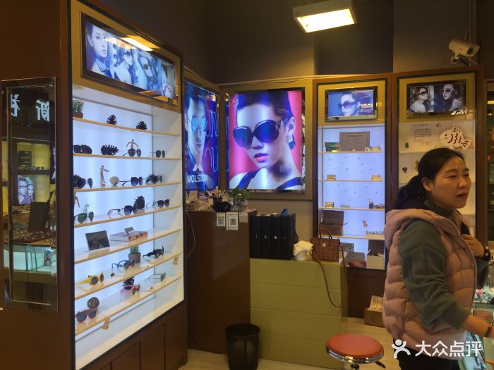 新视界眼镜店（上海书城店） 文化与视力的双重视界